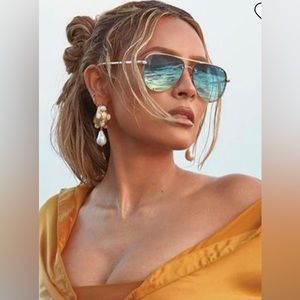 Quay Australia “QuayXDesi High Key Min Rimless 126 Aviator Retails $75.00